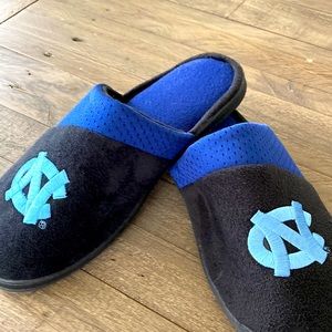 UNC Men’s slippers size 11-12 Never Worn!